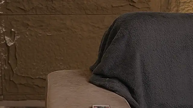 Logan Varela online show from November 2025 02:18:02 PM