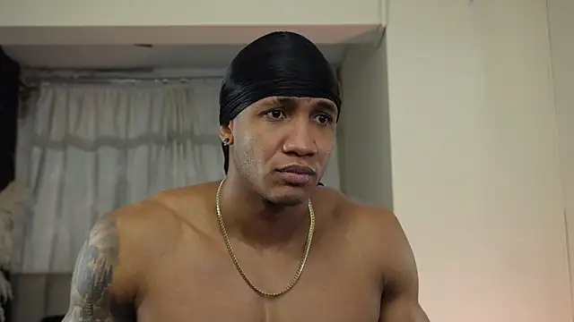 Logan Varela online show from October 2025 11:39:02 PM