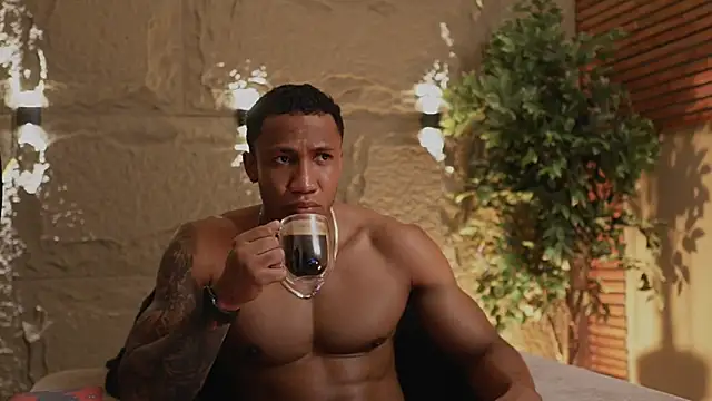 Logan Varela online show from November 2025 09:04:01 PM