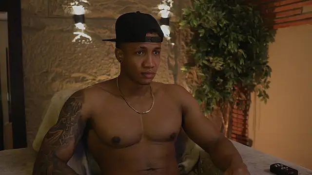 Logan Varela online show from October 2025 01:10:02 PM