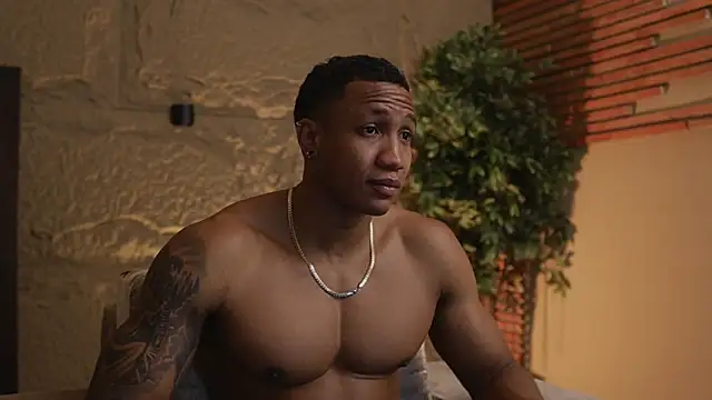 Logan Varela online show from November 2025 12:52:01 PM