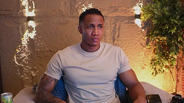 Logan Varela online show from November 2025 12:25:02 AM