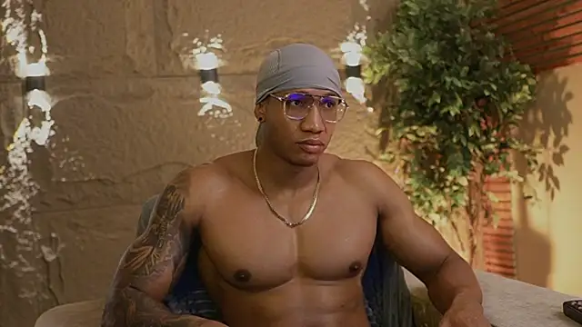 Logan Varela online show from November 2025 12:20:02 PM