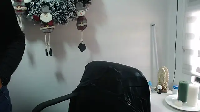 Rebecagiraut online show from December 2025 12:52:02 PM