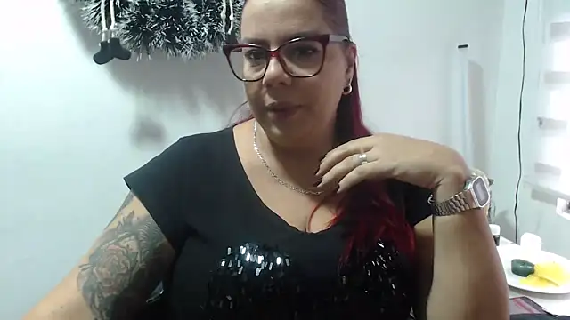 Rebecagiraut online show from December 2025 12:37:01 PM