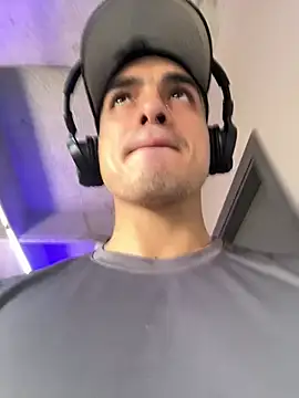 Snapshot of Big_ValentinHunk chatting on March 2025 03:13:02 PM Big ValentinHunk online show from March 2025 03:13:02 PM