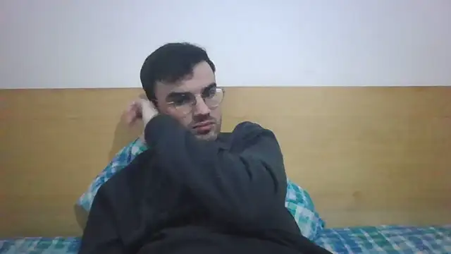 Snapshot of erikamavrik chatting on December 2025 10:22:02 PM erikamavrik online show from December 2025 10:22:02 PM