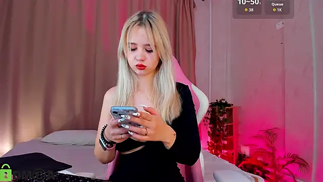 Valerie Woods online show from October 2025 01:04:02 AM