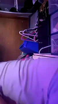 gurlnips online show from October 2025 07:38:02 PM
