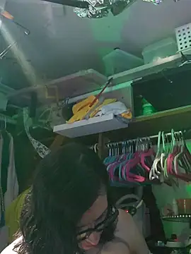 Snapshot of gurlnips chatting on January 2026 04:19:01 AM gurlnips online show from January 2026 04:19:01 AM