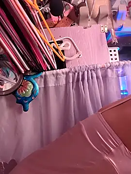 gurlnips online show from November 2025 12:53:02 PM