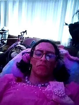 gurlnips online show from September 2025 08:59:01 PM