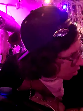 gurlnips online show from March 2025 01:37:02 PM
