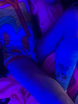 gurlnips online show from December 2025 06:07:02 PM