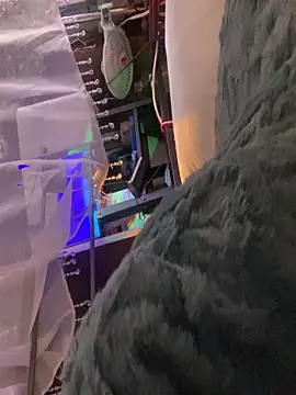 gurlnips online show from December 2025 04:03:01 AM