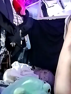 Snapshot of gurlnips chatting on April 2026 10:39:02 PM gurlnips online show from April 2026 10:39:02 PM