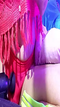 gurlnips online show from October 2025 07:54:02 PM