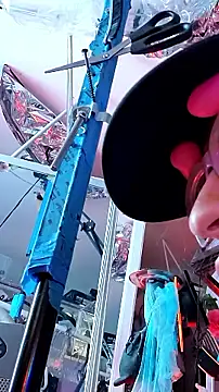 gurlnips online show from November 2025 04:02:02 PM