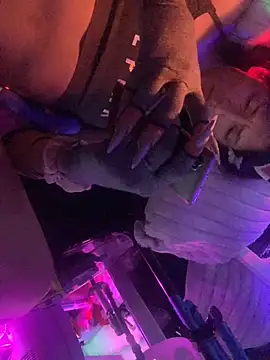 gurlnips online show from December 2025 03:57:01 PM