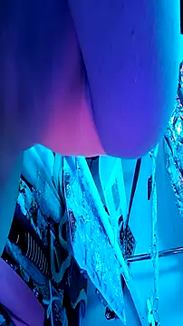 gurlnips online show from November 2025 06:17:01 AM