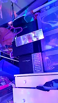 gurlnips online show from October 2025 07:29:02 AM