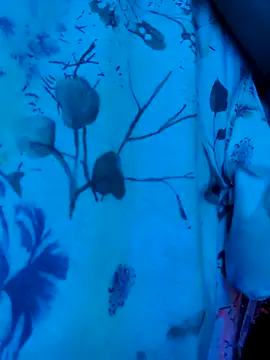 gurlnips online show from September 2025 06:39:02 AM