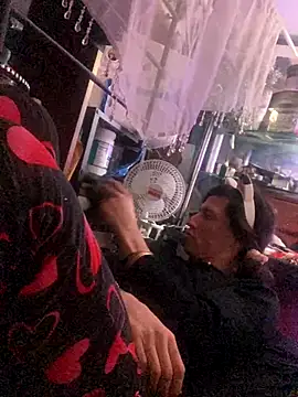 gurlnips online show from November 2025 08:04:02 AM