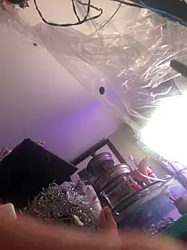 gurlnips online show from December 2025 11:26:02 PM