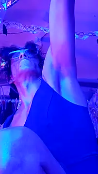 gurlnips online show from October 2025 05:09:01 AM