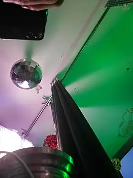 Snapshot of gurlnips chatting on January 2026 01:31:02 AM gurlnips online show from January 2026 01:31:02 AM