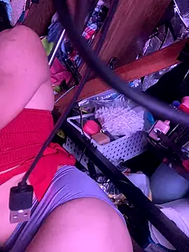 gurlnips online show from December 2025 11:31:01 AM