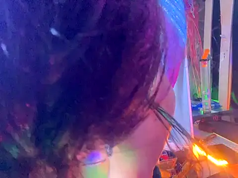 gurlnips online show from September 2025 05:41:01 AM