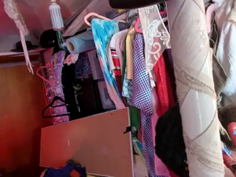 gurlnips online show from November 2025 10:10:01 PM