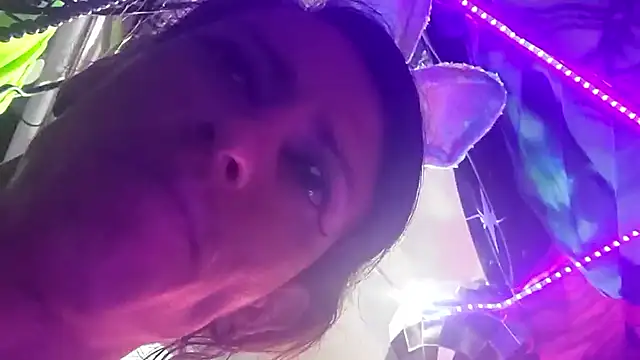 Snapshot of gurlnips chatting on March 2026 05:42:02 AM gurlnips online show from March 2026 05:42:02 AM