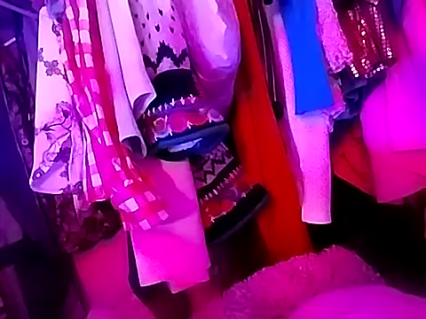 gurlnips online show from October 2025 05:24:01 PM