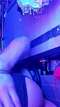 gurlnips online show from September 2025 10:09:01 AM