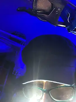 gurlnips online show from November 2025 10:14:02 AM