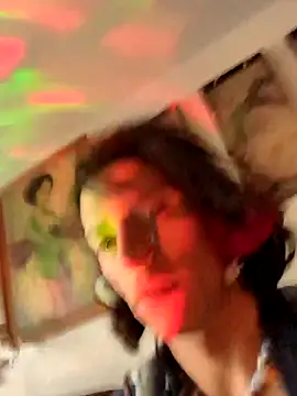 gurlnips online show from September 2025 03:08:01 PM