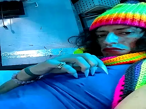 gurlnips online show from October 2025 05:59:01 AM