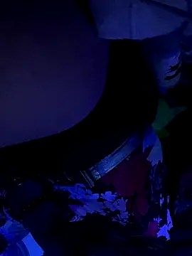 gurlnips online show from November 2025 10:27:02 AM