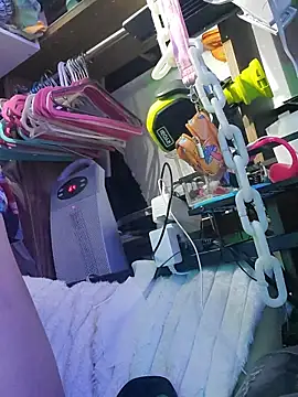 Snapshot of gurlnips chatting on January 2026 01:17:02 PM gurlnips online show from January 2026 01:17:02 PM