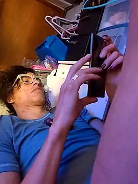 gurlnips online show from October 2025 09:28:02 PM