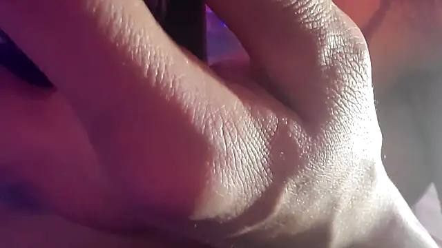 gurlnips online show from December 2025 08:04:02 PM