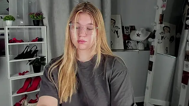 Snapshot of Rebecca_Kelly chatting on November 2025 02:15:02 AM Rebecca Kelly online show from November 2025 02:15:02 AM