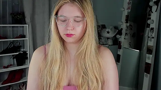 Snapshot of Rebecca_Kelly chatting on November 2025 02:34:02 AM Rebecca Kelly online show from November 2025 02:34:02 AM