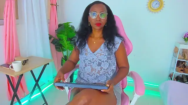 alexajhonson1012 online show from March 2026 06:12:01 PM