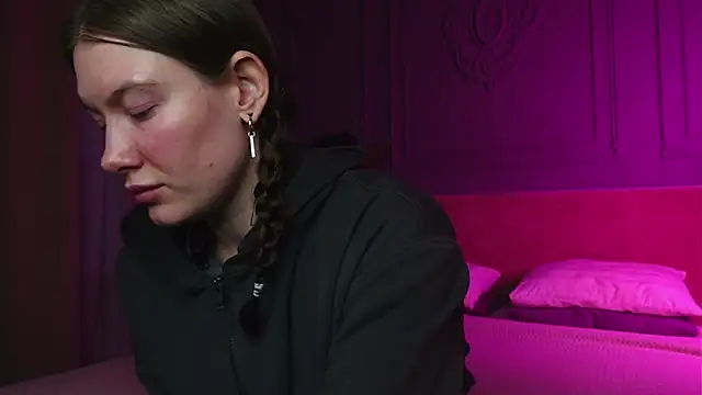 Liv Fay online show from November 2025 01:22:01 PM