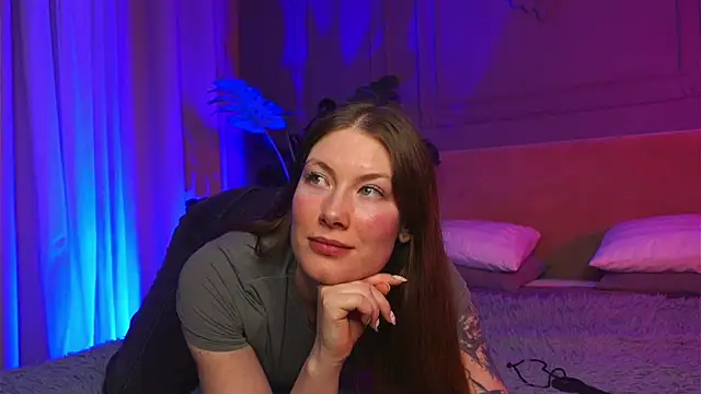 Liv Fay online show from October 2025 04:21:01 PM