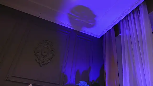 Liv Fay online show from April 2026 07:18:01 PM