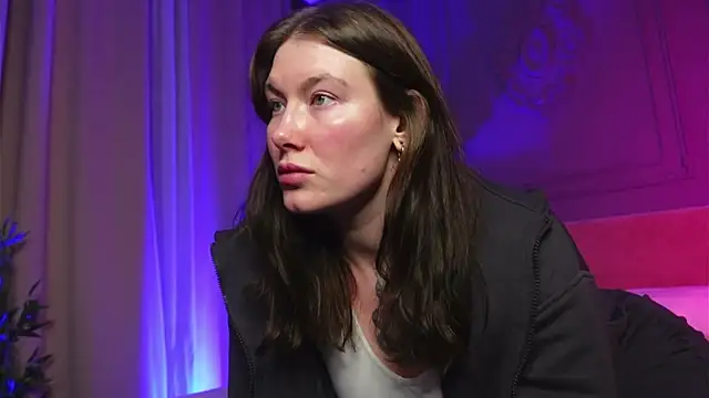 Liv Fay online show from November 2025 03:01:01 PM